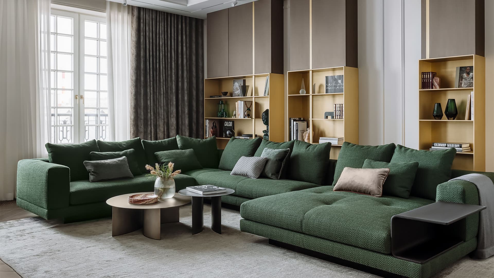 Карамельные тона в респектабельном интерьере семейной квартиры — проект студии Nashe Interiors