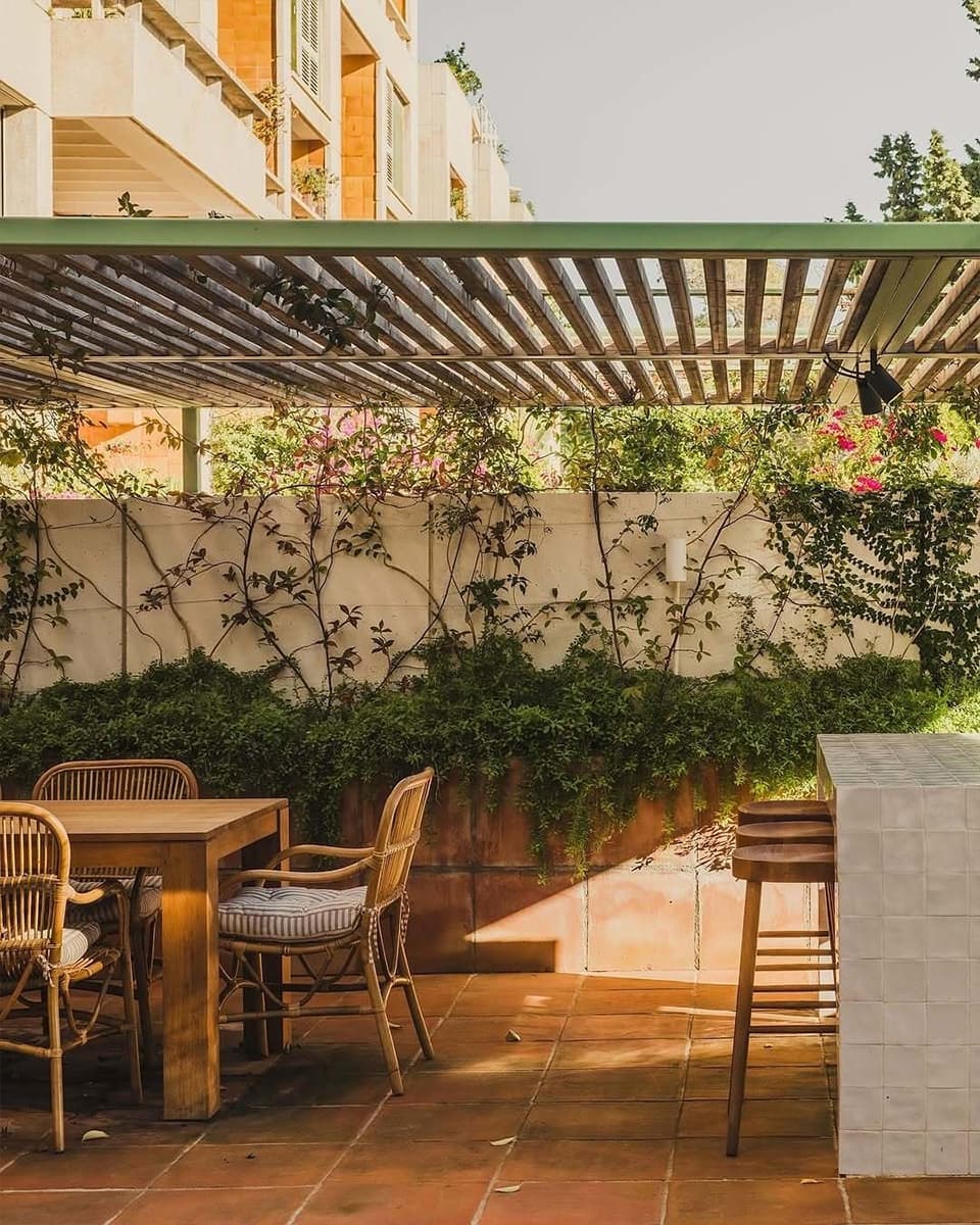 Переосмысление бруталистской архитектуры в интерьере квартиры-дуплекса — проект LOBB Studio