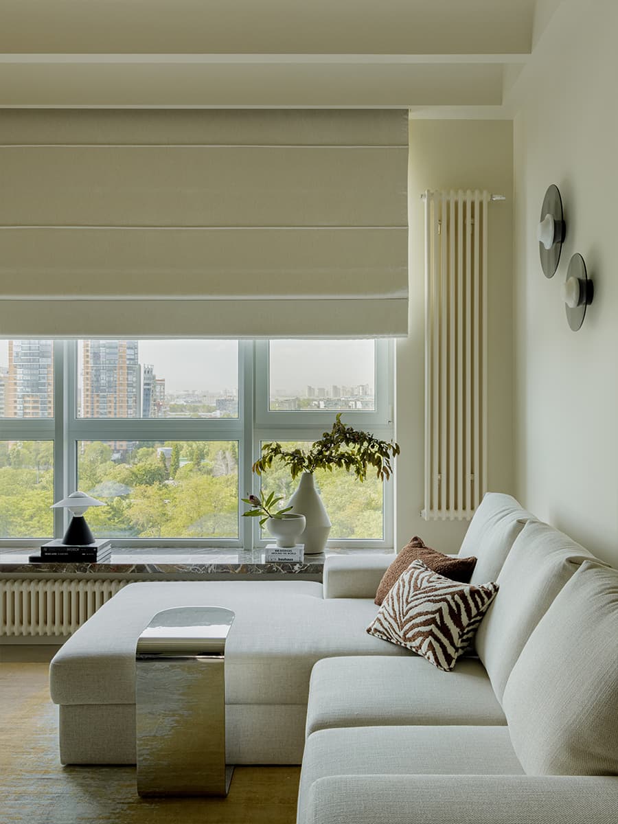 Медная кухня и глубокие природные тона в интерьере семейной квартиры — проект бюро ADDAtelier