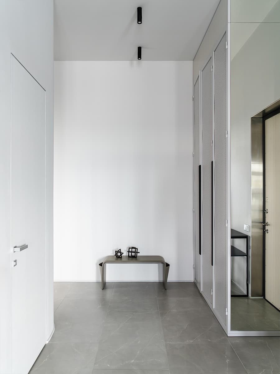 Стеклоблоки, металл и зеркала в интерьере квартиры для студента — проект Светланы Смирновой