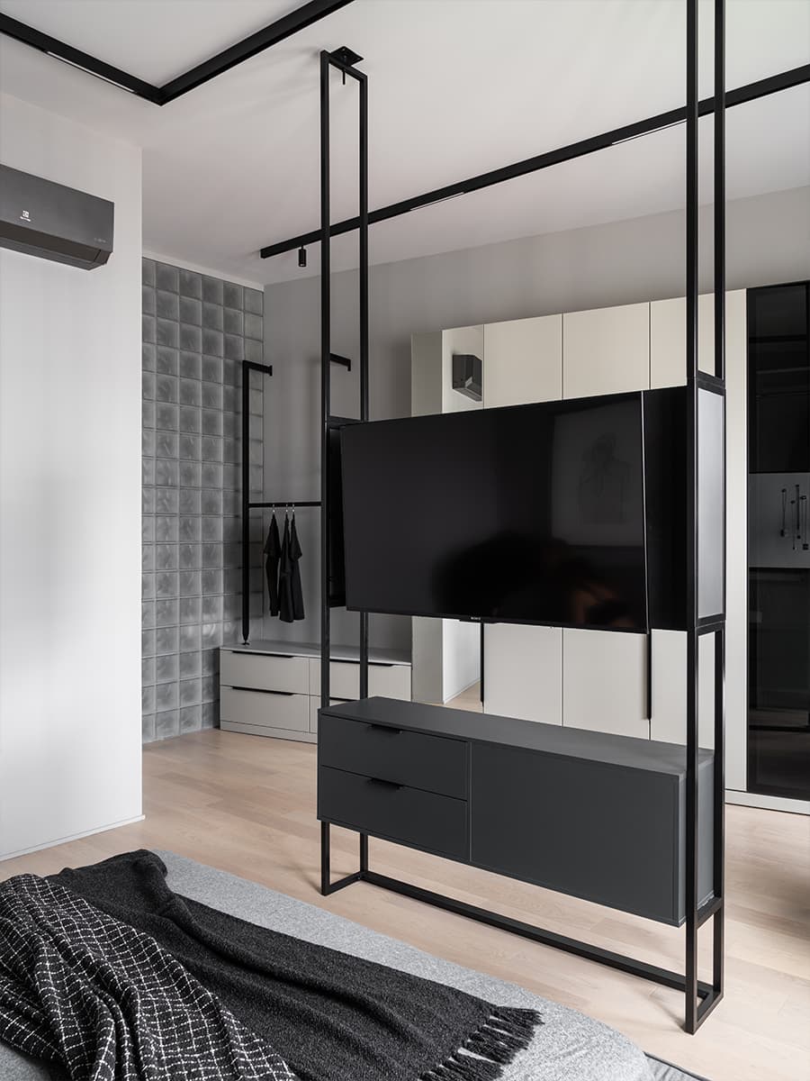 Стеклоблоки, металл и зеркала в интерьере квартиры для студента — проект Светланы Смирновой