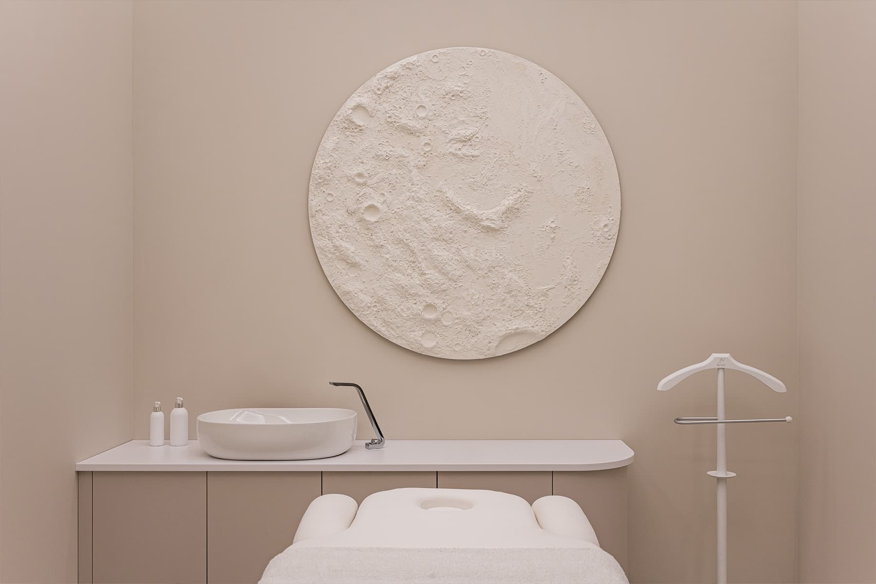 Монохромная палитра и скрытый свет в интерьере частной клиники — проект Юлии Сафоновой