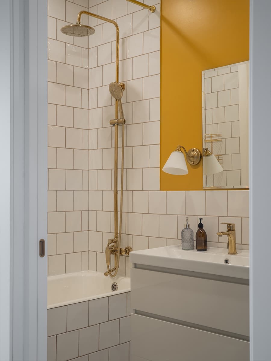 Коллекция искусства в небольшой квартире девушки-иконописца — проект Лидии Напреенко