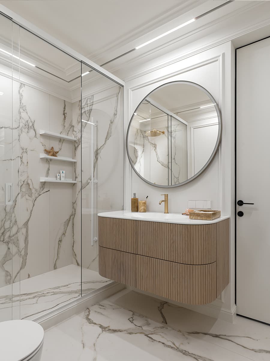 Яркие акценты и отсылки к классике в интерьере семейной квартиры — проект студии AA Design