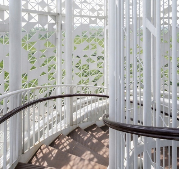 В заповеднике на Хайнане построили цилиндрическую смотровую башню