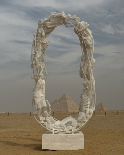 Студия Recycle Group представила арт-объект на выставке Forever Is Now в Гизе