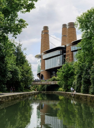 Heatherwick Studio показала проект стадиона с кирпичными дымоходами