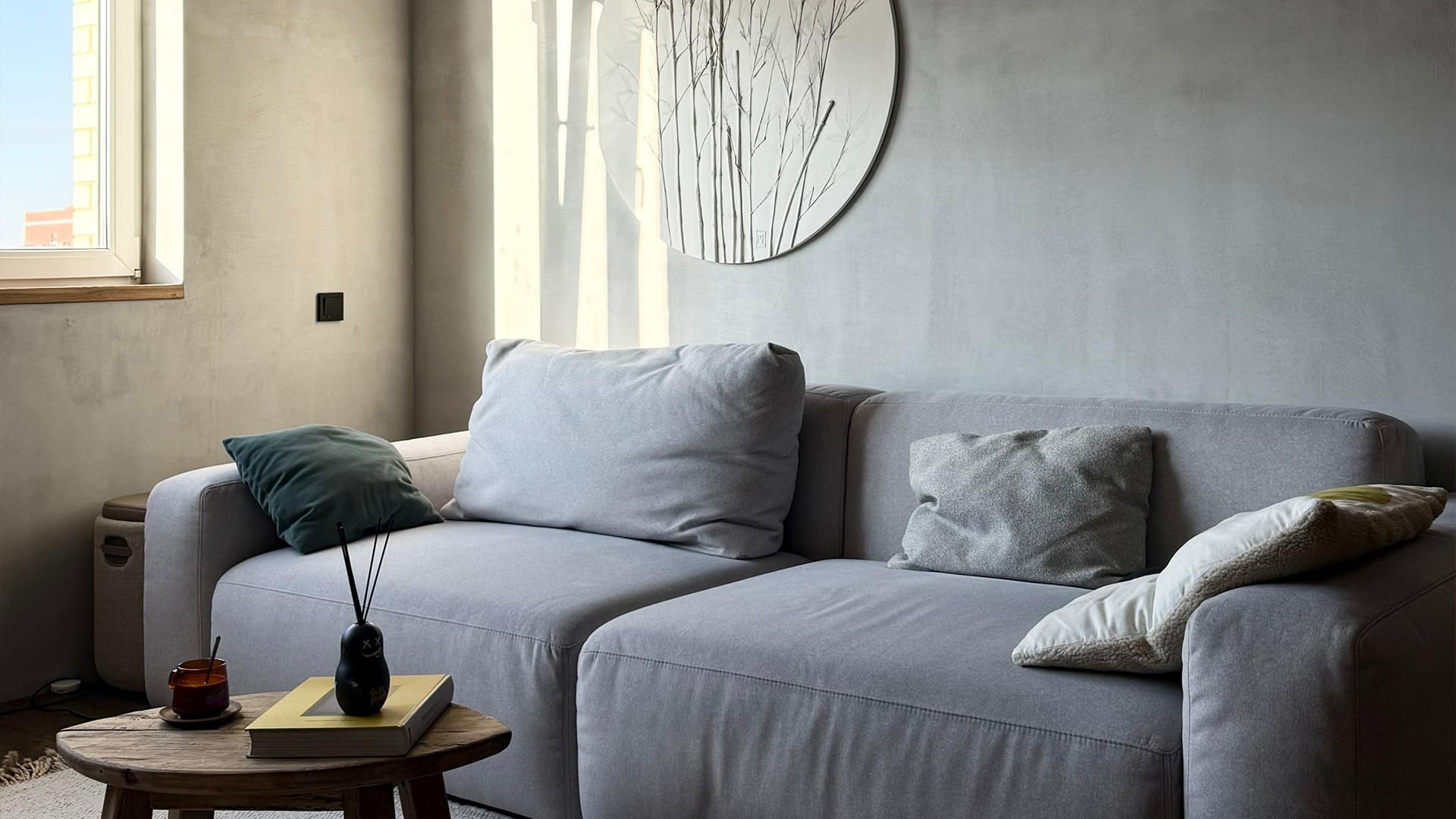 Практичный интерьер квартиры без лишних деталей — проект PISA design