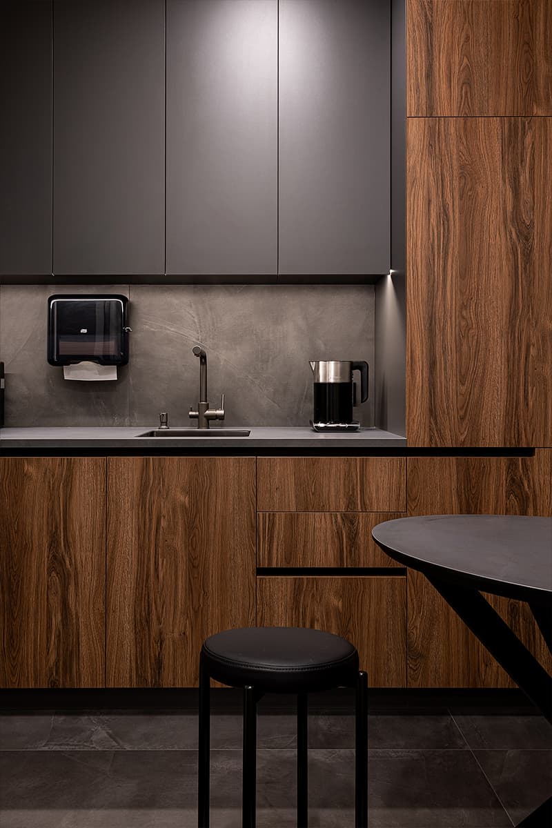 Умиротворяющий интерьер частной стоматологии — проект Сергея Купреенко