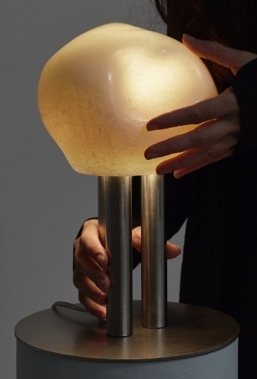 Студия Daydreaming Objects показала светильники Scoop из натурального воска