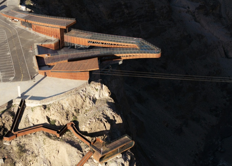 Студия Archermit построила смотровую площадку над опасным каньоном в Тибете