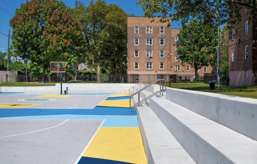 В Нью-Йорке появилась баскетбольная площадка для защиты от наводнений