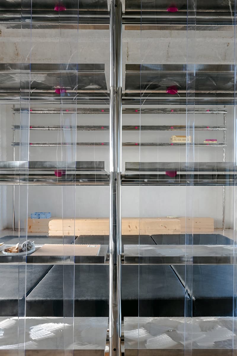 Нестандартное зонирование и нержавеющая сталь в квартире художника — проект Alan Prekop Studio