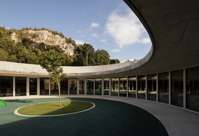 Toro Arquitectos построили детский сад в форме кольца в Пуэрто-Рико