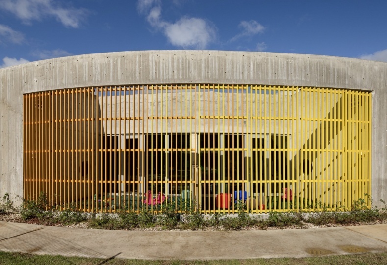 Toro Arquitectos построили детский сад в форме кольца в Пуэрто-Рико