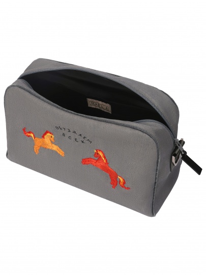 Саша Браулов создал коллекцию новогодних аксессуаров для OLA OLA