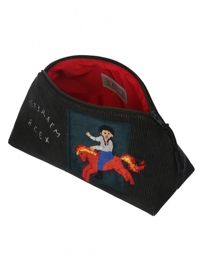 Саша Браулов создал коллекцию новогодних аксессуаров для OLA OLA