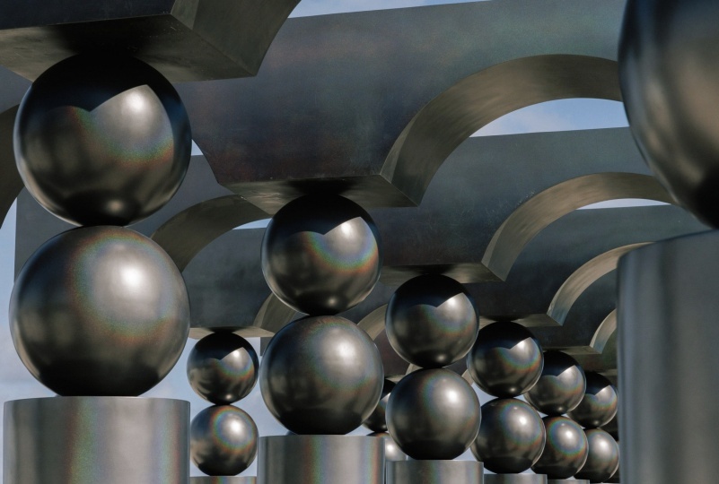 Художница Пилар Зета установила монументальную инсталляцию в Майами