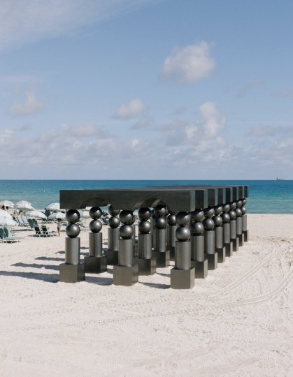 Художница Пилар Зета установила монументальную инсталляцию в Майами