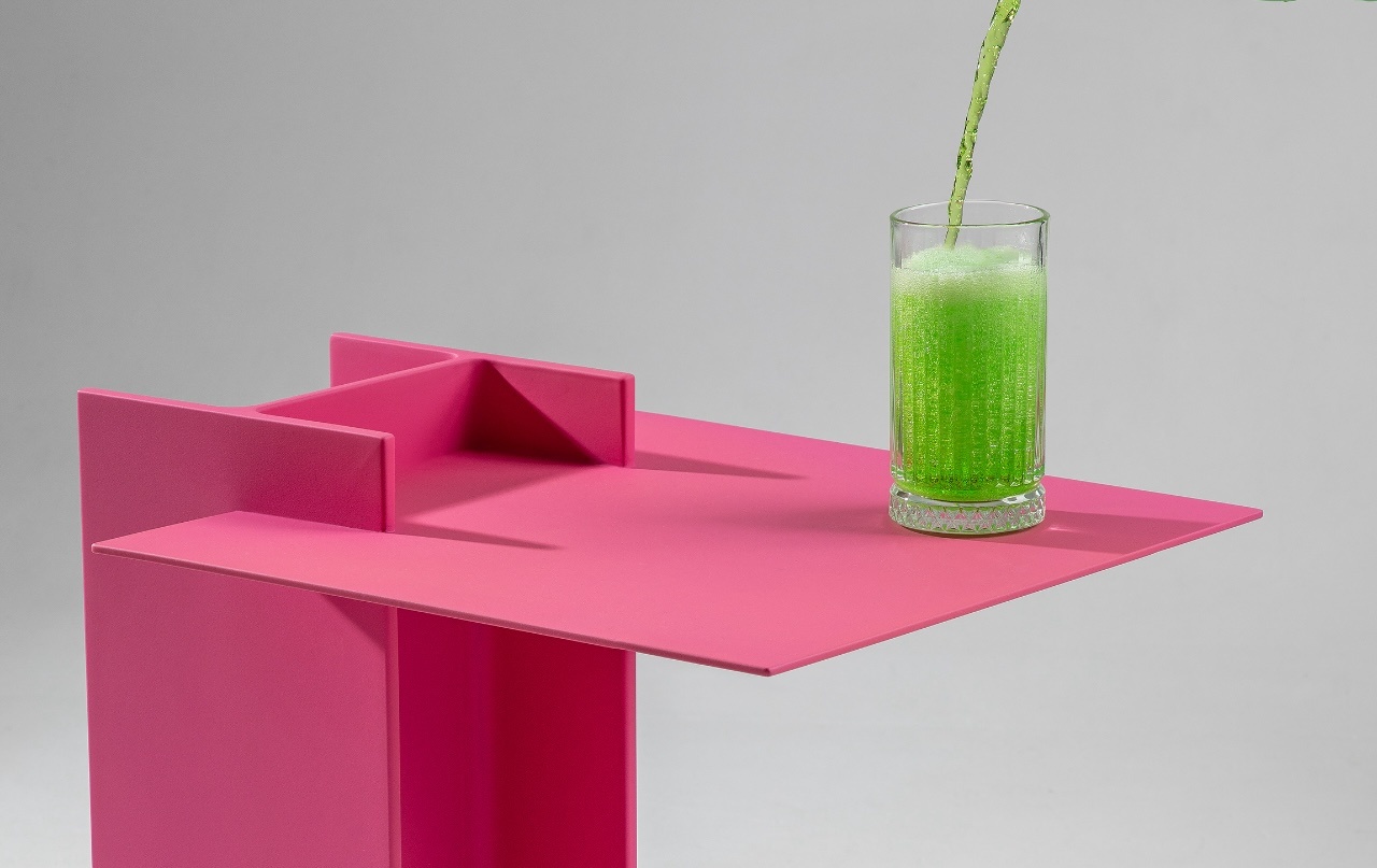 Дизайнеры Levshagroup создали столик в индустриальной эстетике Дизайнеры Levshagroup создали столик в индустриальной эстетике