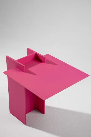 Дизайнеры Levshagroup создали столик в индустриальной эстетике