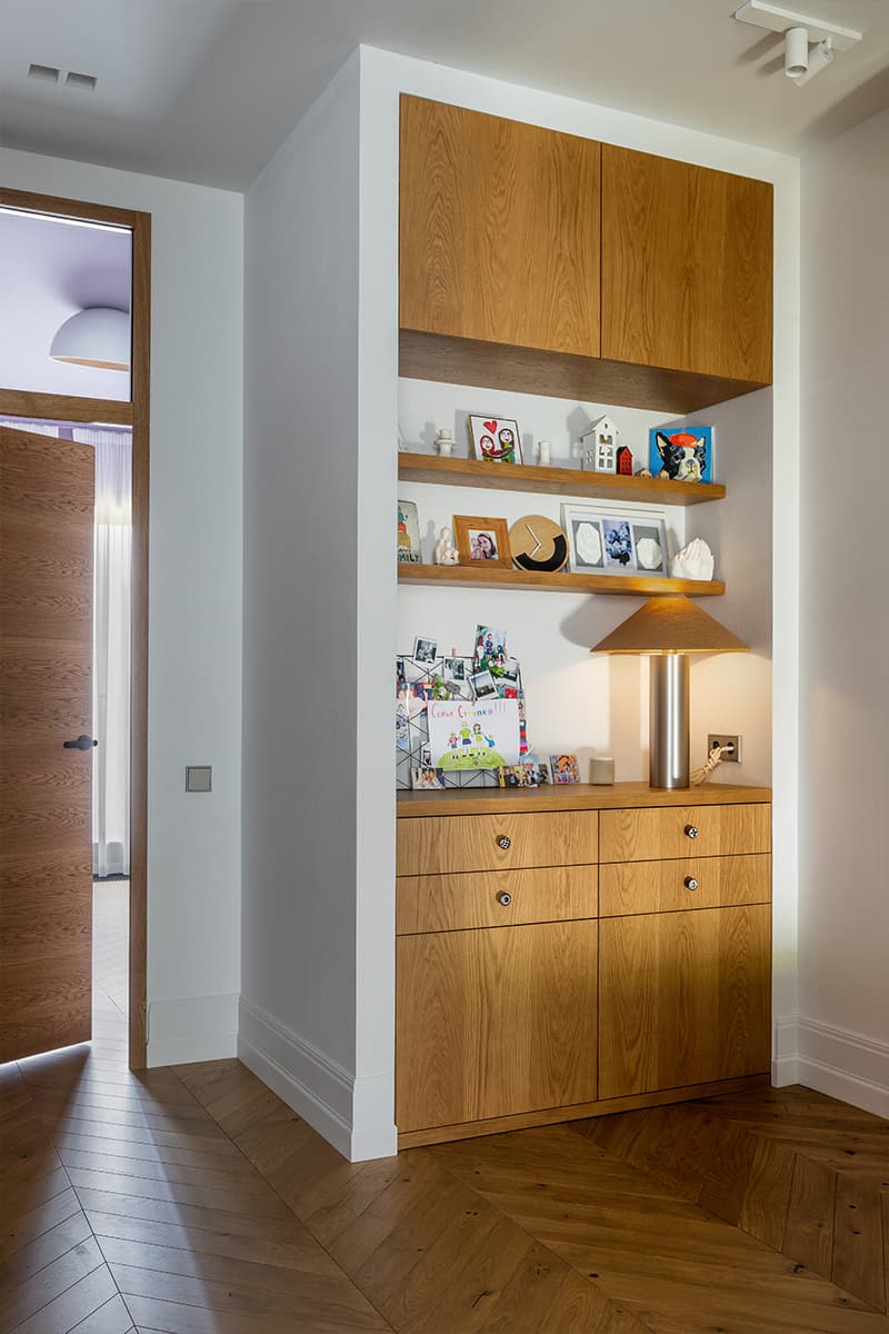 Красочный интерьер таунхауса для семьи дизайнера — проект студии Deconova