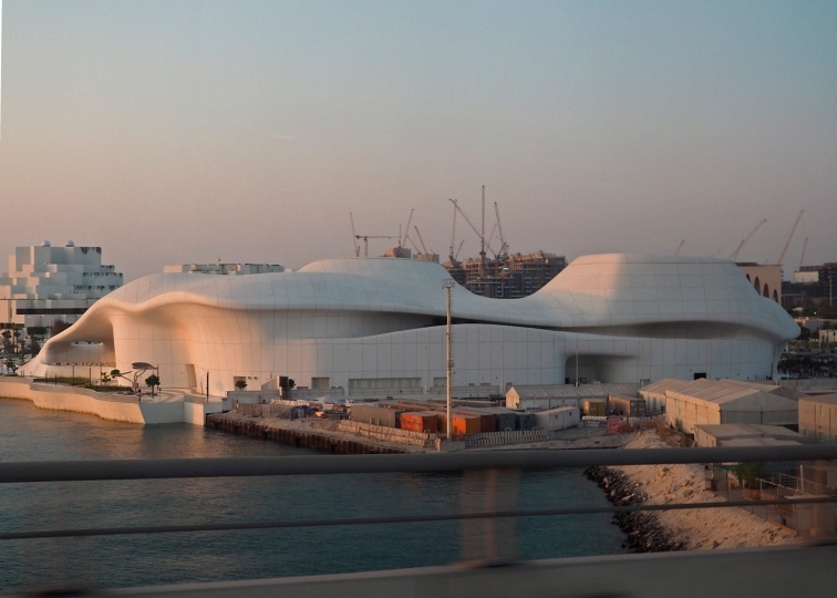 На острове Саадият в Абу-Даби достроили музей teamLab