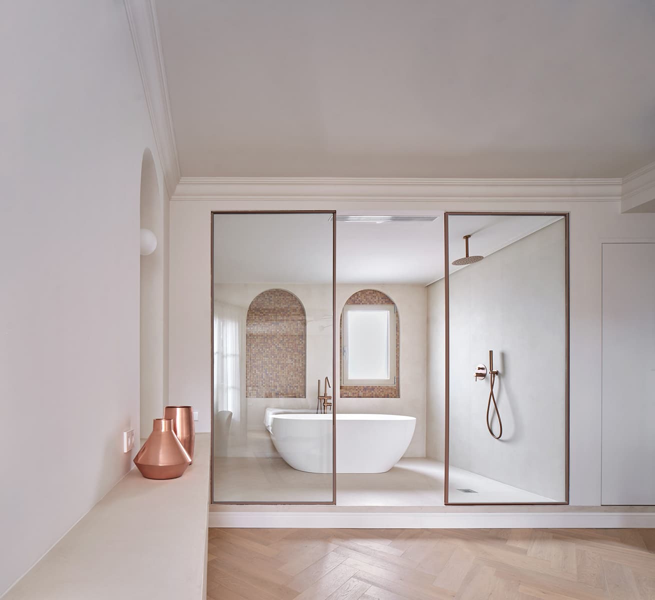 Открытый рельеф потолка в интерьере квартиры в Барселоне — проект Cometa Architects