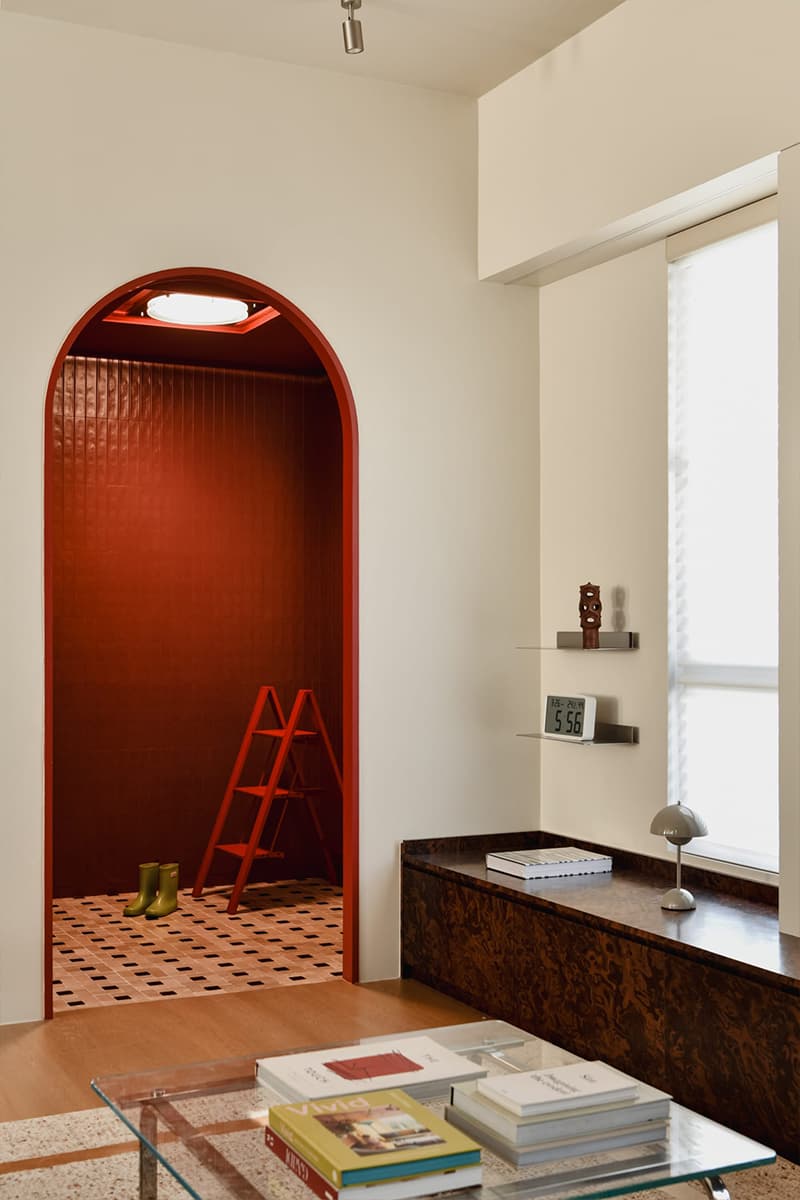 Завораживающий интерьер с оригинальной фанерой и светлой плиткой — проект Wuuu Studio