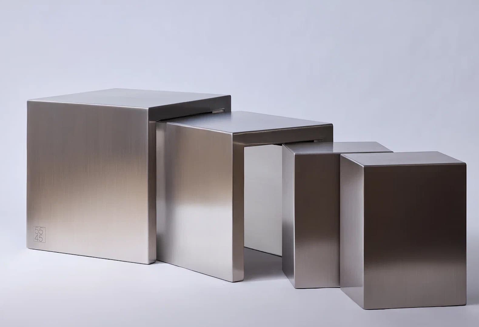 Коллекция Neman студии 55°45′. Система приставных столиков