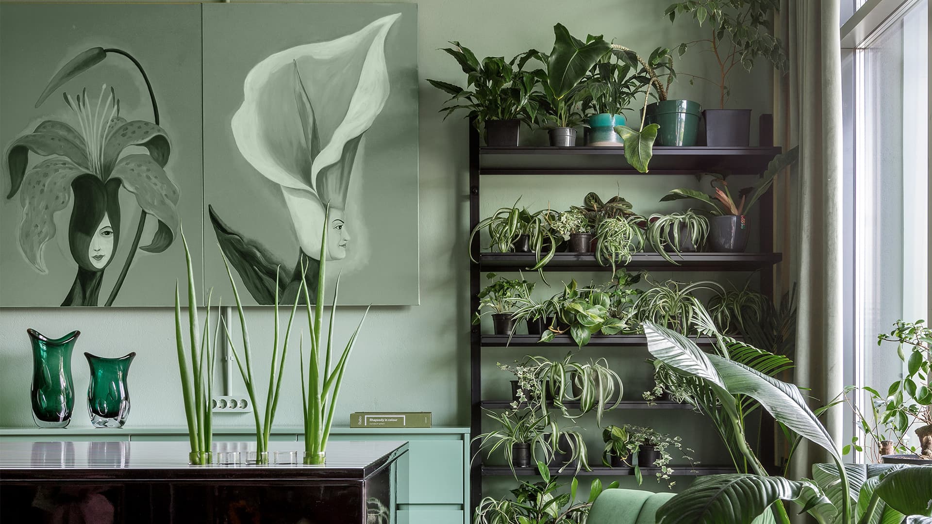 Графичный пол и зеленые оттенки в интерьере цветочного магазина — проект NOVU CLASSIC INTERIOR Графичный пол и зеленые оттенки в интерьере цветочного магазина — проект NOVU CLASSIC INTERIOR