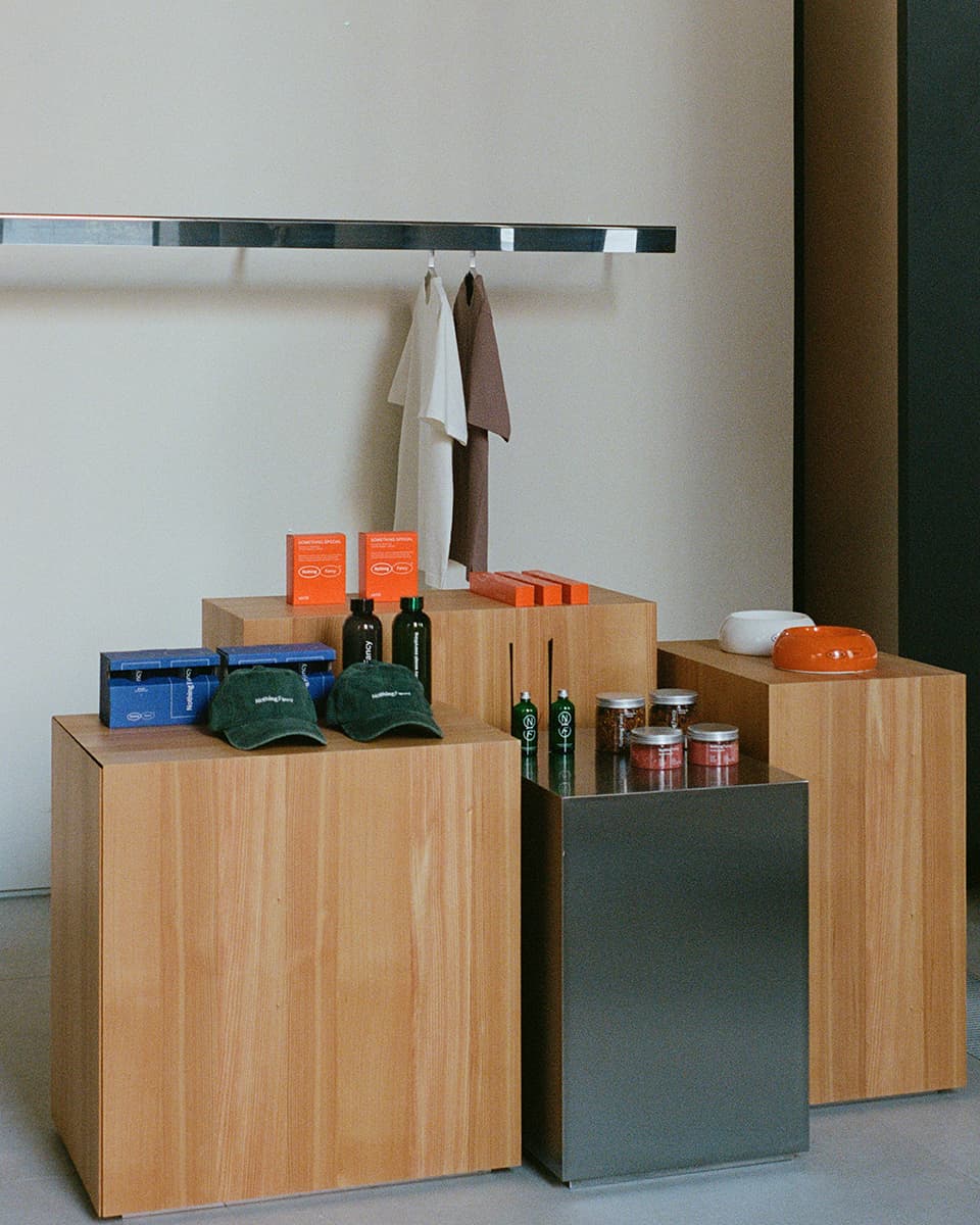 Выразительные фактуры и высокие потолки в интерьере кафе — проект студии Edxxkat