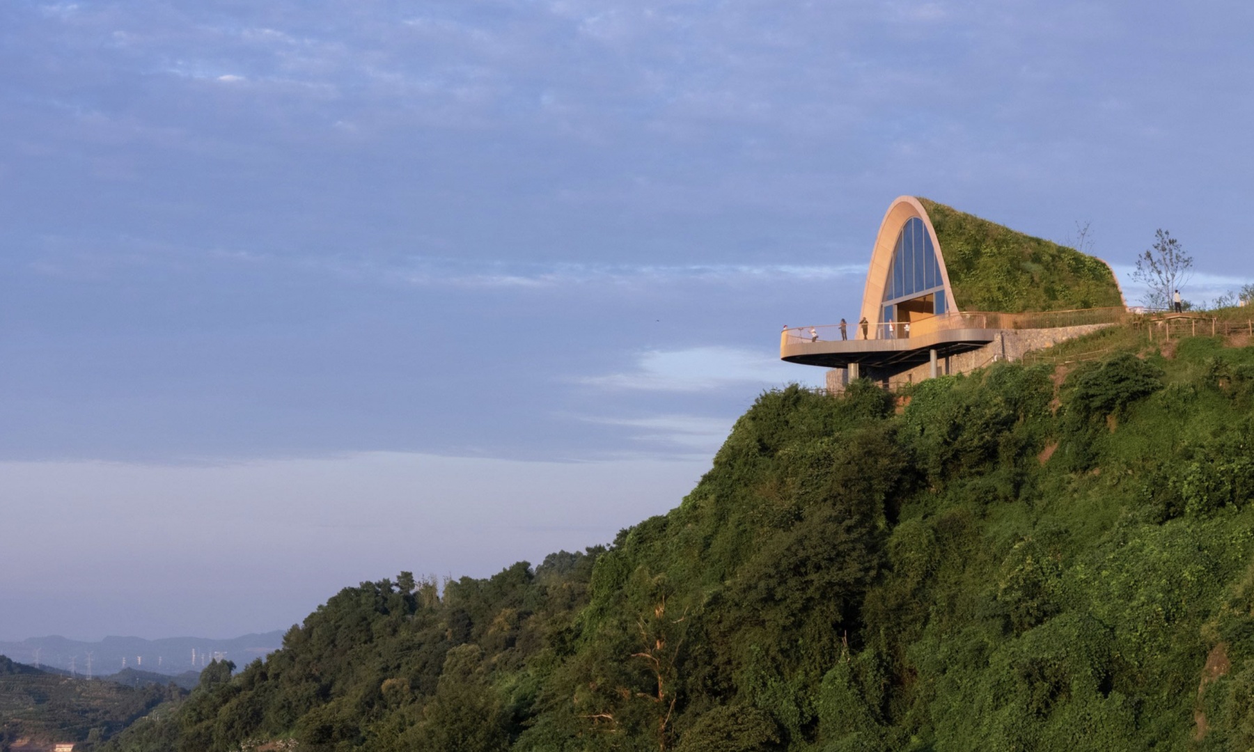 MVRDV добавила холмообразный павильон к смотровой площадке в Чэнду