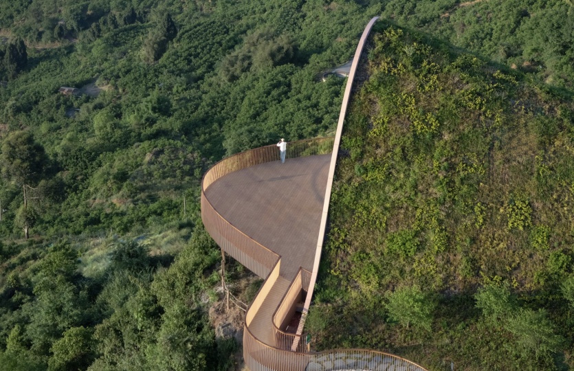 MVRDV добавила холмообразный павильон к смотровой площадке в Чэнду