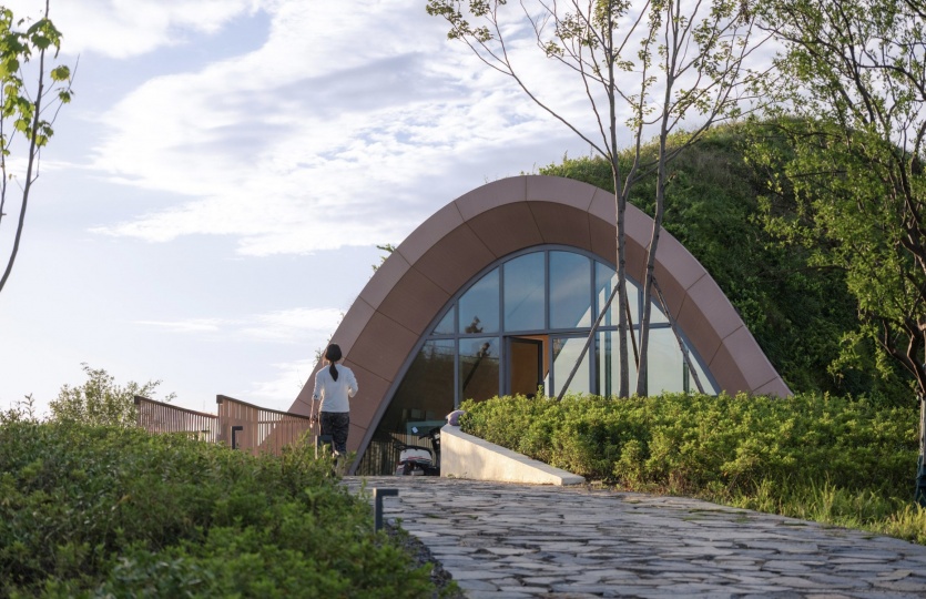 MVRDV добавила холмообразный павильон к смотровой площадке в Чэнду