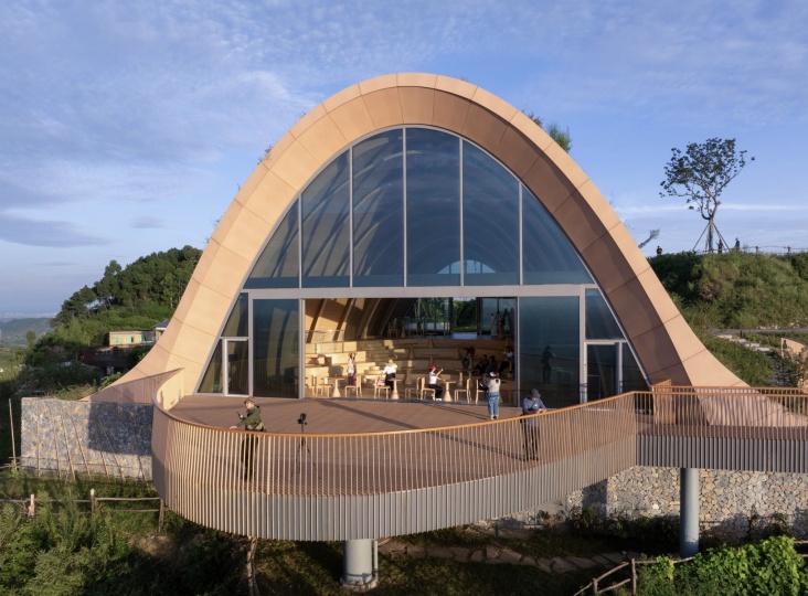 MVRDV добавила холмообразный павильон к смотровой площадке в Чэнду