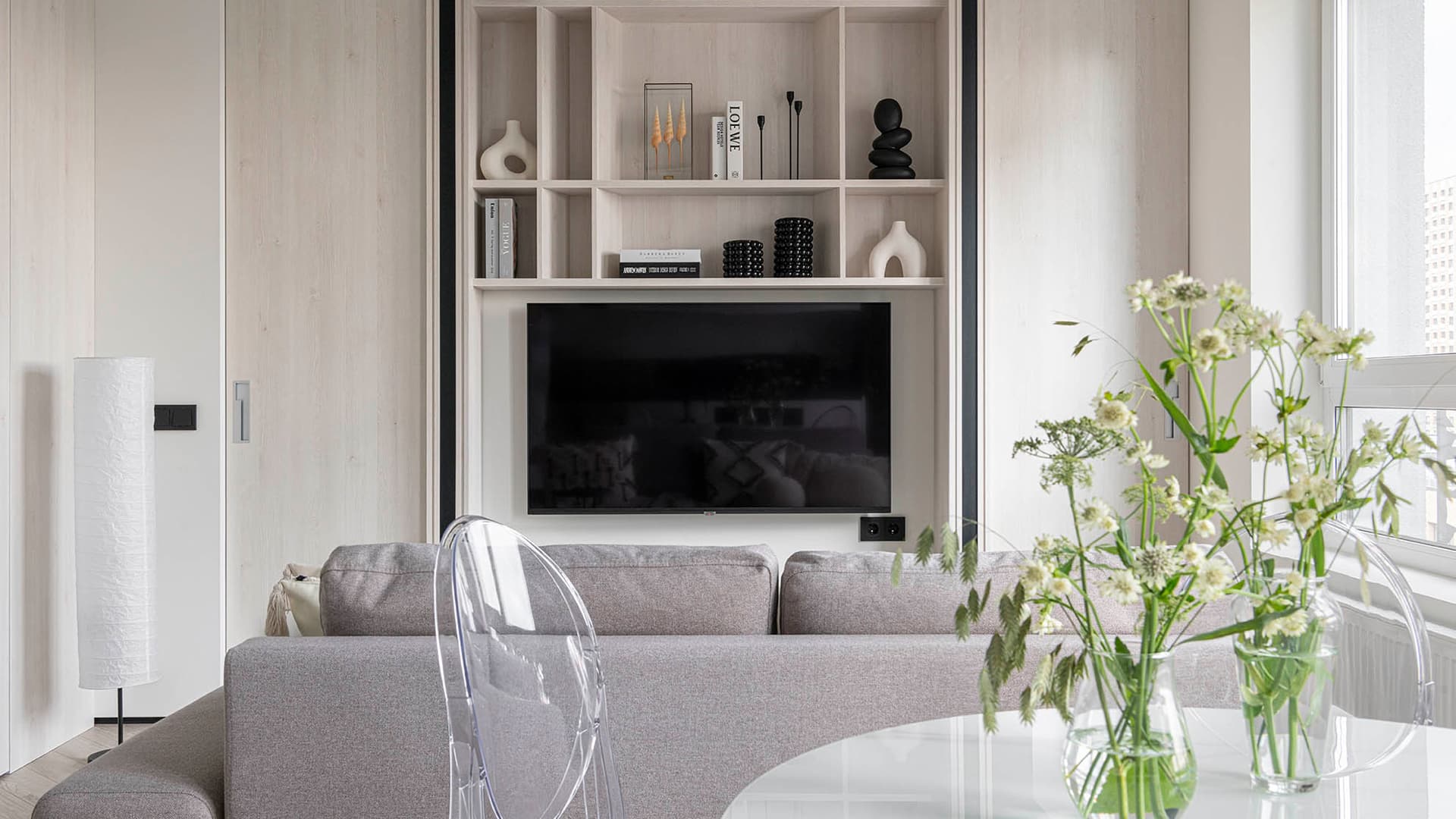 Шкаф-трансформер и стеклоблоки в интерьере инвестиционной квартиры — проект Елены Потемкиной