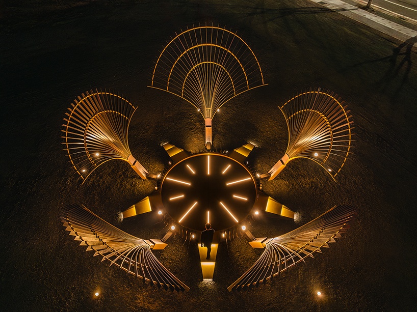 Чэн-Цзун Фэн переосмыслил форму огненного дерева в инсталляции