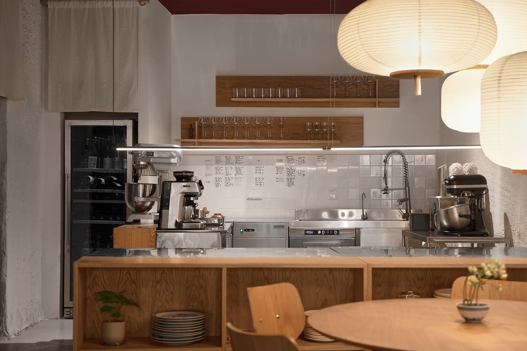 Динамичный интерьер небольшого ресторана в Лиссабоне — проект Светланы Вахтиной