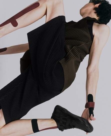 Issey Miyake и ASICS создали кроссовки