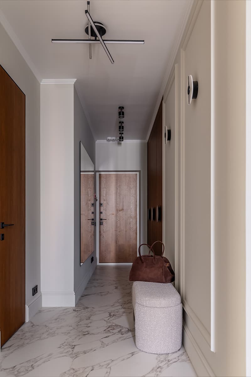 Изящные контрасты и отреставрированная мебель в интерьере семейной квартиры — проект Poisk Bureau