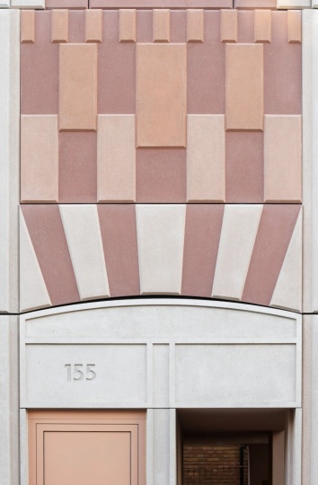 Bureau de Change оформила фасад дома панелями из переработанного кирпича