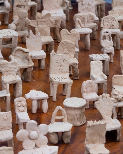 Дизайнер Тэхан Юн создал стулья на основе детских эскизов