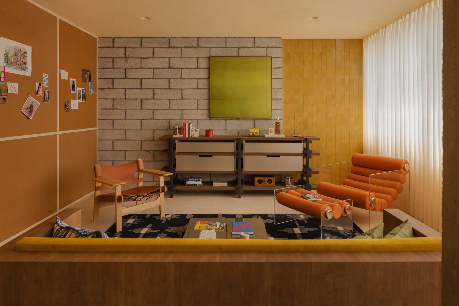 Зеленый мрамор, фанера и нержавеющая сталь в интерьере квартиры дизайнера — проект студии Ascend Design