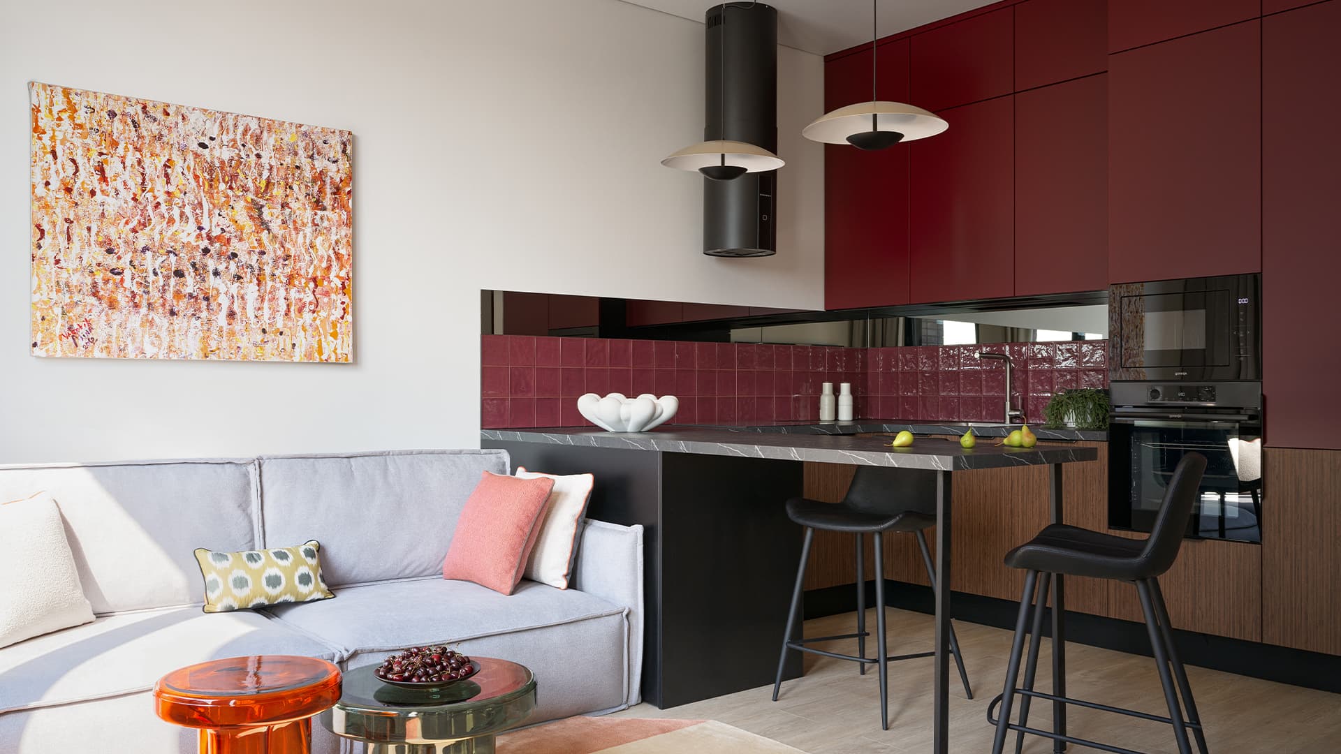 Глубокие бордовые тона в интерьере квартиры под сдачу — проект Натальи Федоровой