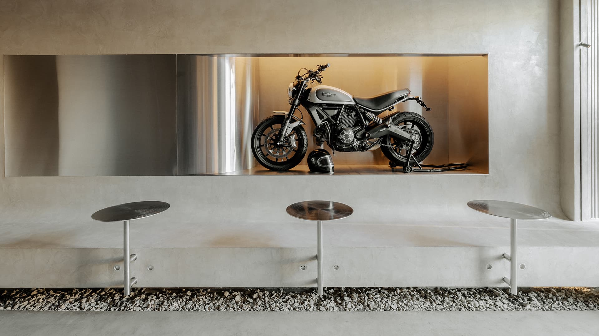 Брутальный интерьер «места силы» для любителей экстремального спорта — проект MARAT MAZUR Interior Design