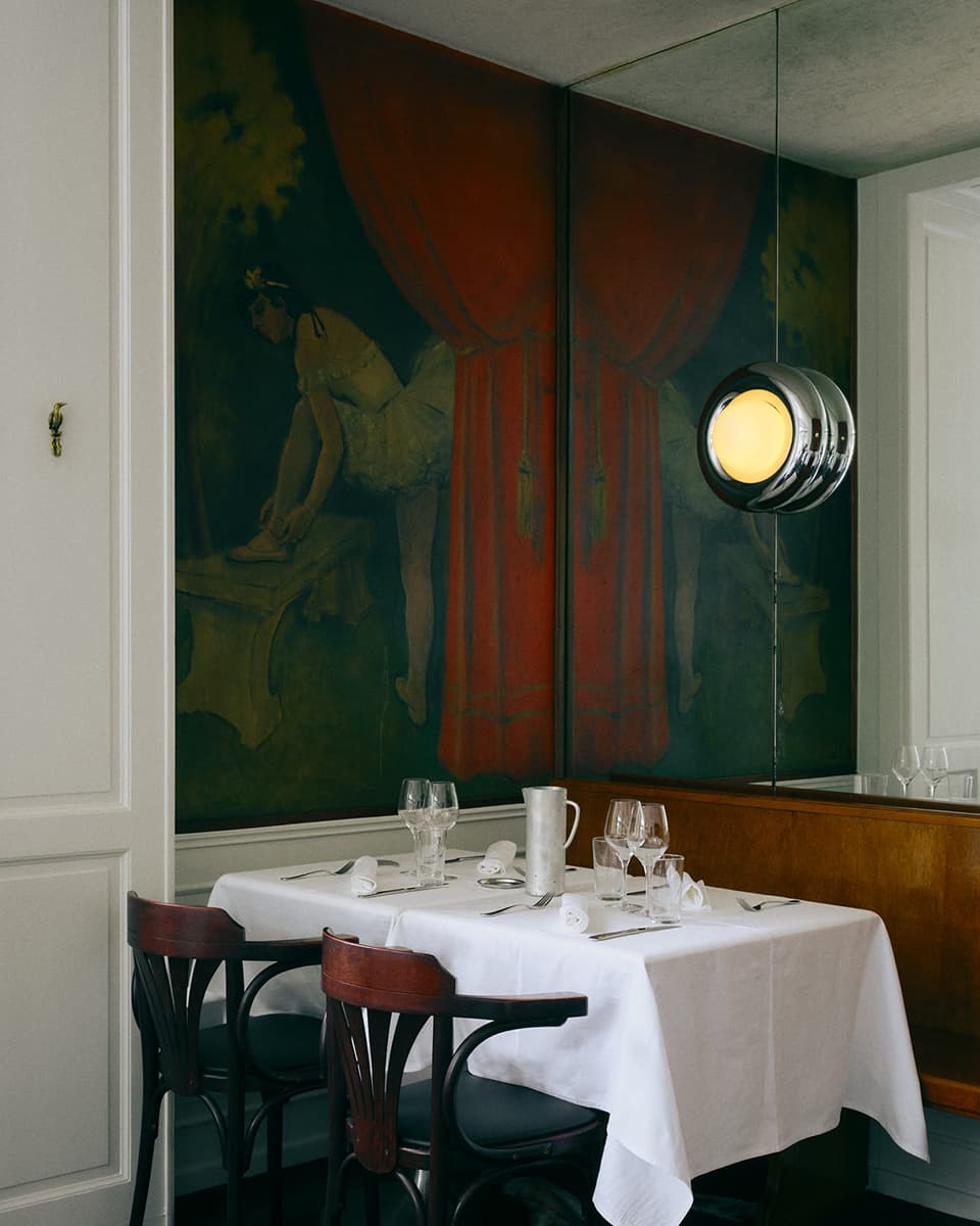 Торжественный интерьер исторического ресторана в Женеве — проект YKRA Architects