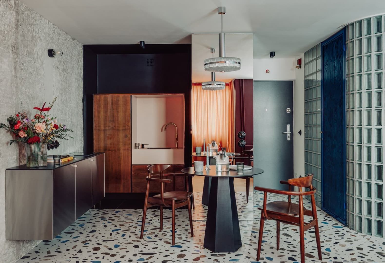 Интерьеры квартир с эффектной плиткой терраццо