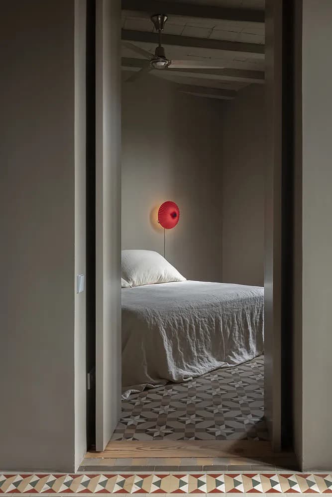 Историческая плитка и открытая планировка в отреставрированном интерьере квартиры — проект Ольги Пахарес