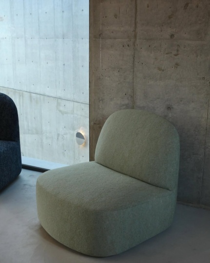 Коллаборация Karimoku New Standard и ASICS